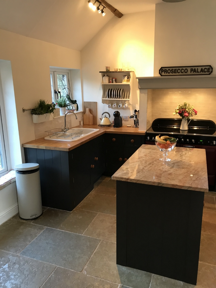 Hand Painted Kitchen Clifton-upon-Teme, Worcestershire Hand Painted Kitchen Clifton-upon-Teme, Worcestershire