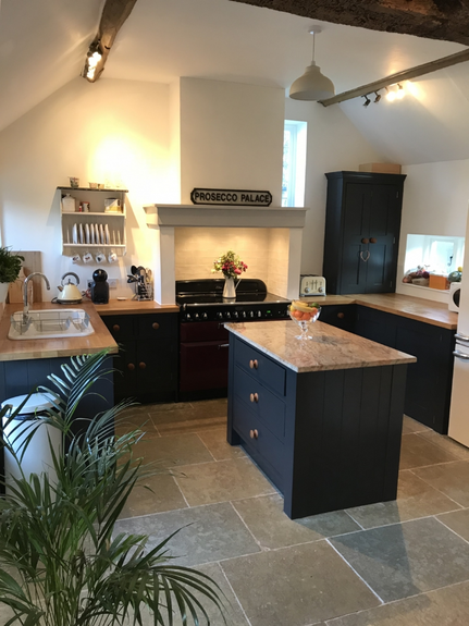 Hand Painted Kitchen Clifton-upon-Teme, Worcestershire Hand Painted Kitchen Clifton-upon-Teme, Worcestershire